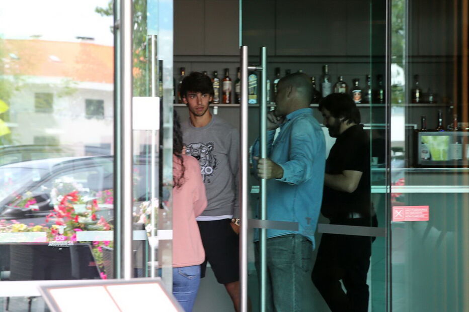 João Félix almoça com familiares na Casa Arouquesa, em Viseu