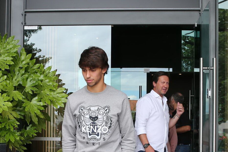 João Félix almoça com familiares na Casa Arouquesa, em Viseu