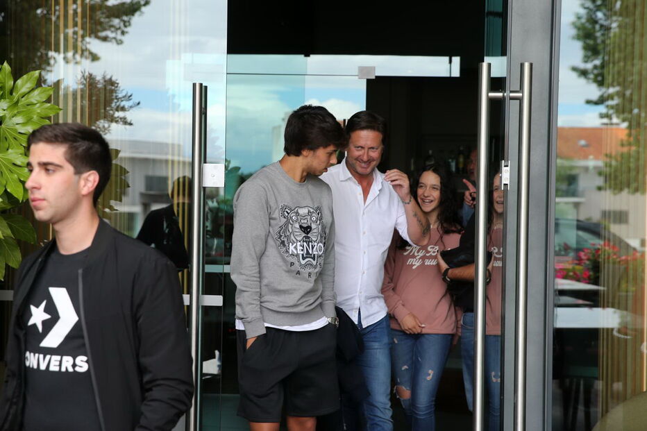 João Félix almoça com familiares na Casa Arouquesa, em Viseu