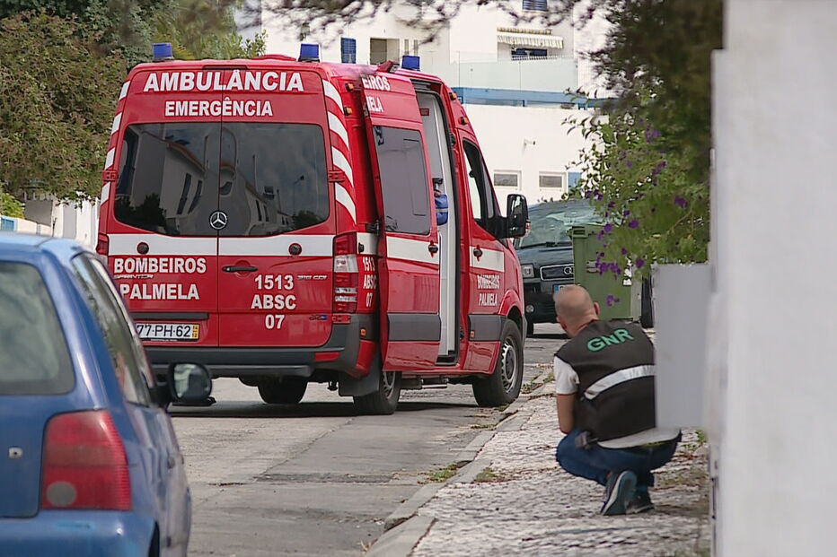 Homem barricado dentro de casa em Setúbal