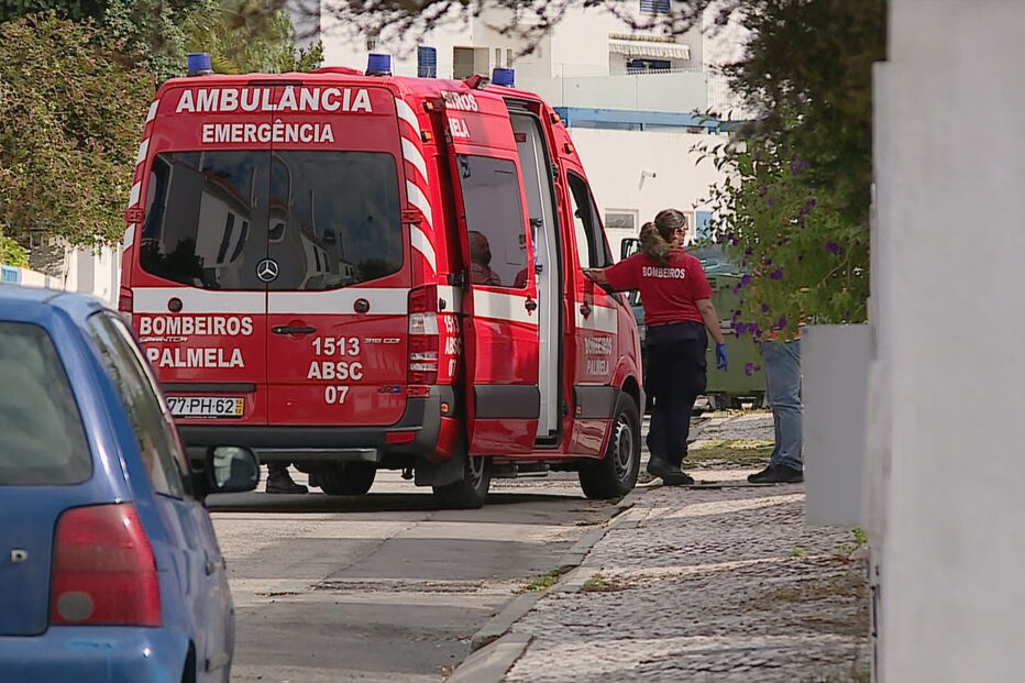 Homem barricado dentro de casa em Setúbal
