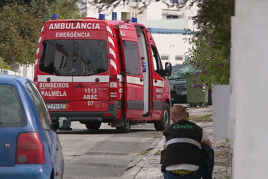 Homem barricado dentro de casa em Setúbal