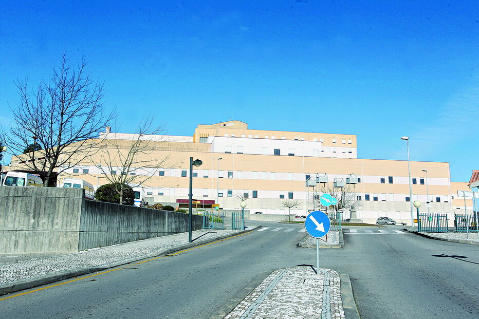 Polícia Judiciária do Porto esteve, ao longo do dia de ontem, no Hospital de S. Sebastião, em Santa Maria da Feira 