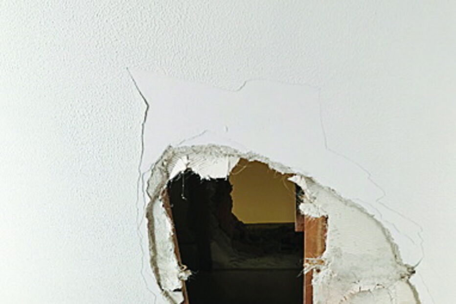 Buraco feito no tecto da ourivesaria 