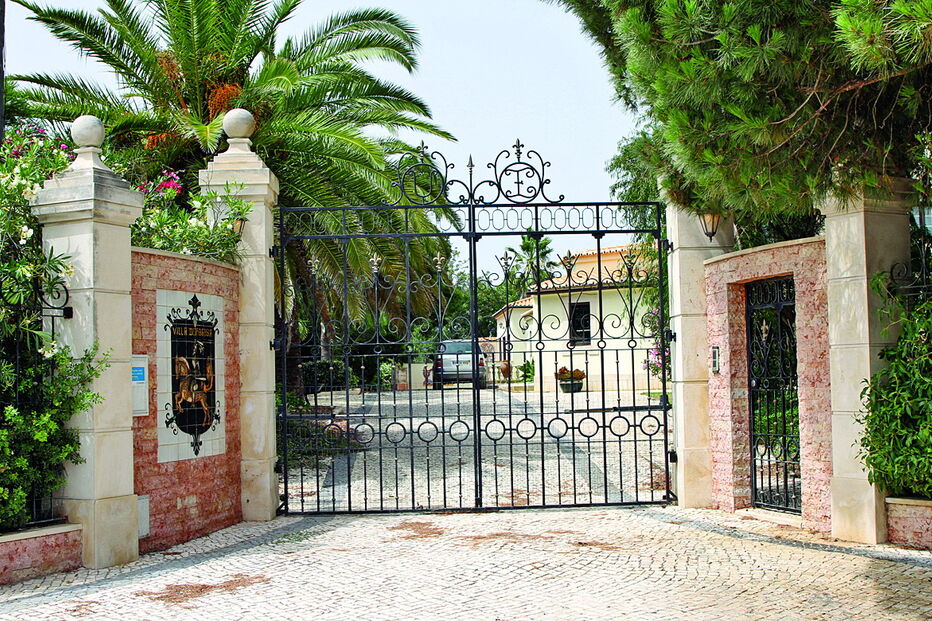 Louis Yates matou a mãe, de 68 anos, na vivenda onde ambos viviam, na Caramujeira, concelho de Lagoa 