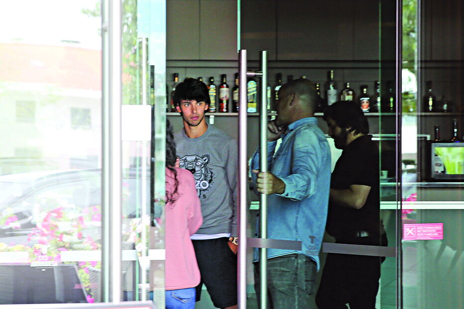 João Félix almoçou com familiares e amigos na Casa Arouquesa