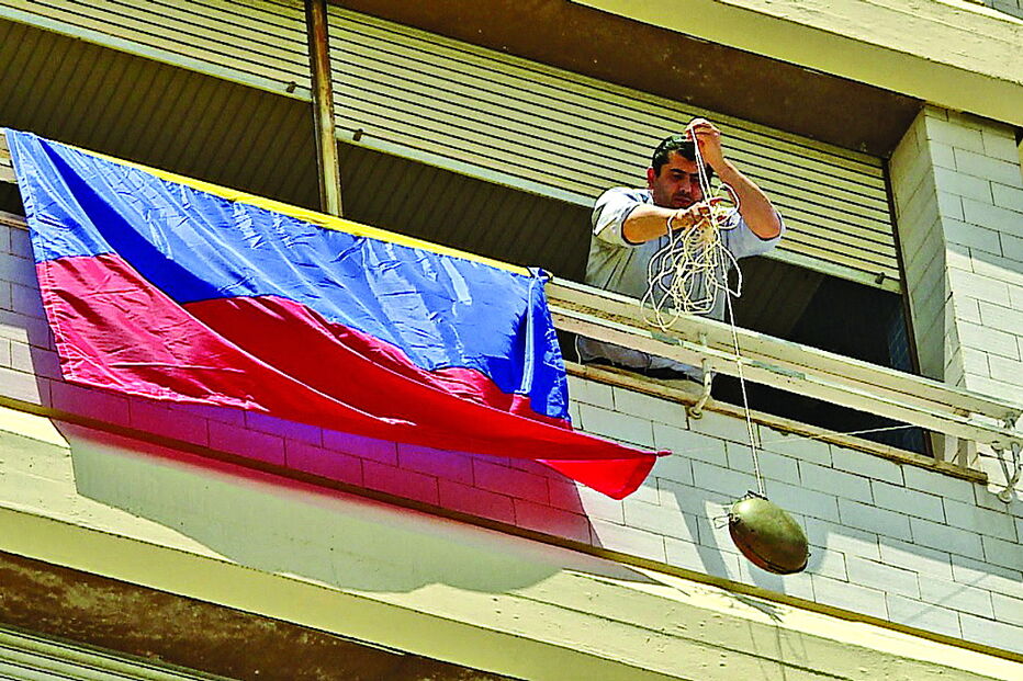 Polícia impediu qualquer acesso ao ‘Prédio Coutinho’ e refeições de moradores tiveram de ser içadas com uma corda 