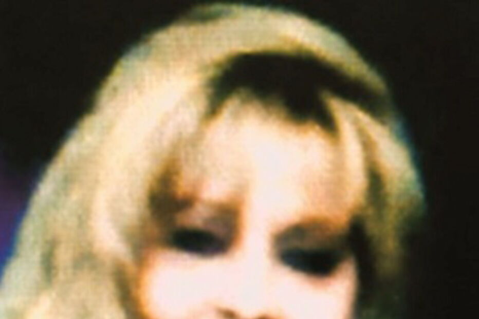 Mulher degolada pelo filho