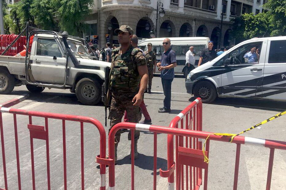 Ataque terrorista faz dois mortos e cinco feridos junto à embaixada francesa na Tunísia