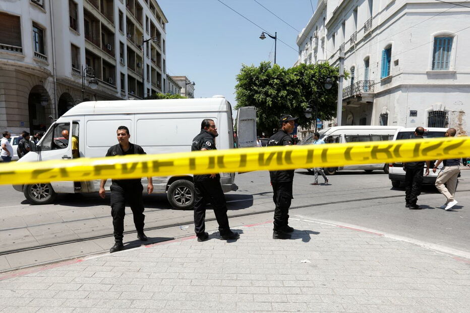 Ataque terrorista faz dois mortos e cinco feridos junto à embaixada francesa na Tunísia