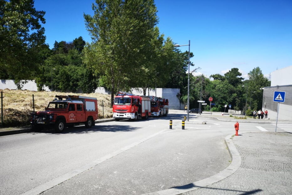 Incêndio deflagra no Alameda Shopping no Porto