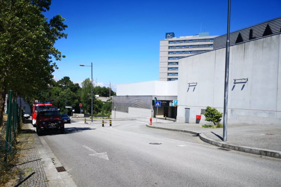 Incêndio deflagra no Alameda Shopping no Porto