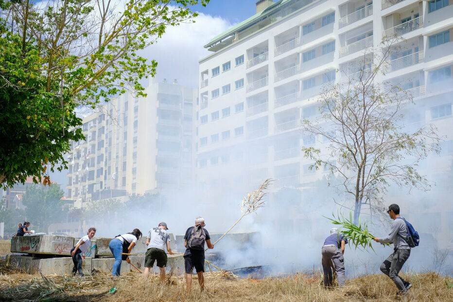 Moradores apagam incêndio no Bairro do Liceu em Setúbal 