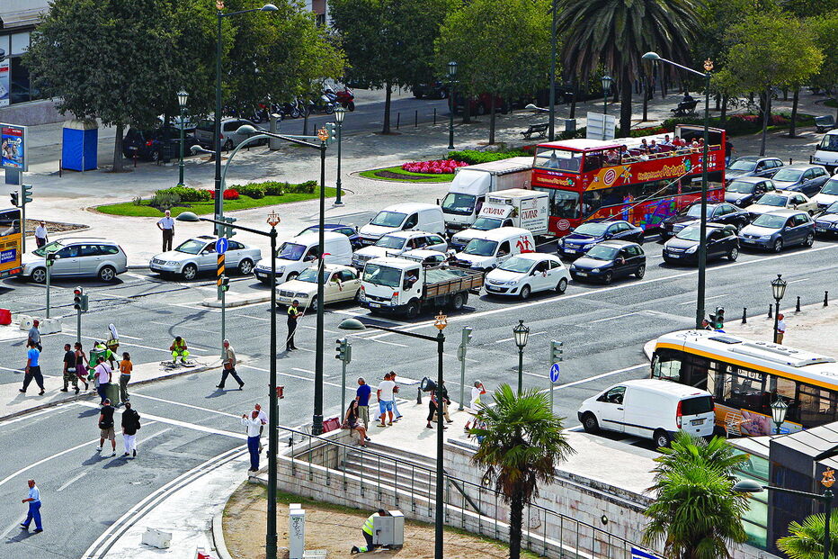 Socialistas querem privilegiar empresas que apoiem funcionários com títulos de transportes públicos    