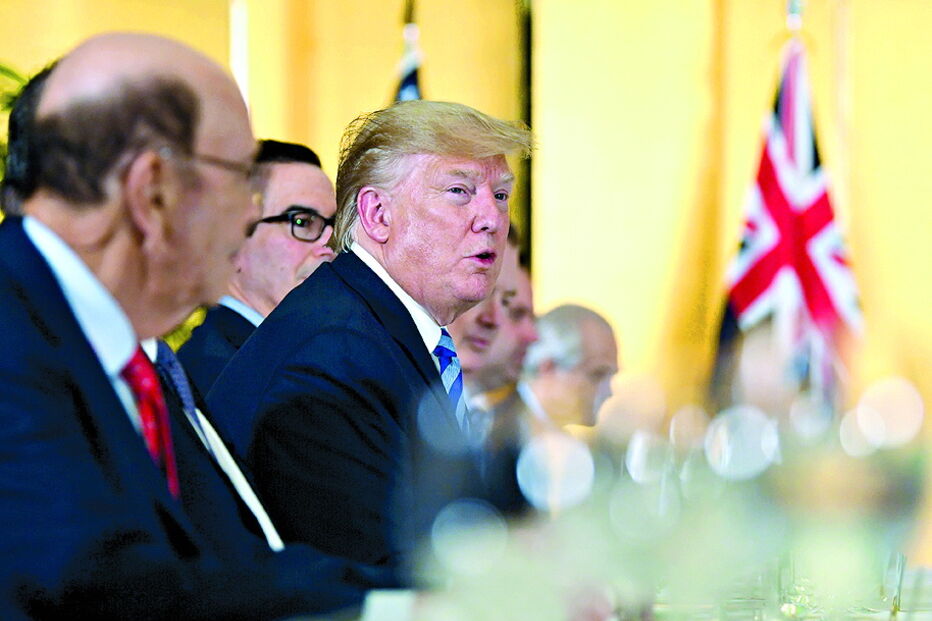 Donald Trump lançou críticas a aliados ainda antes da chegada ao Japão, garantindo que tem contas a ajustar com os países “que se aproveitam dos EUA” em termos comerciais e de defesa   