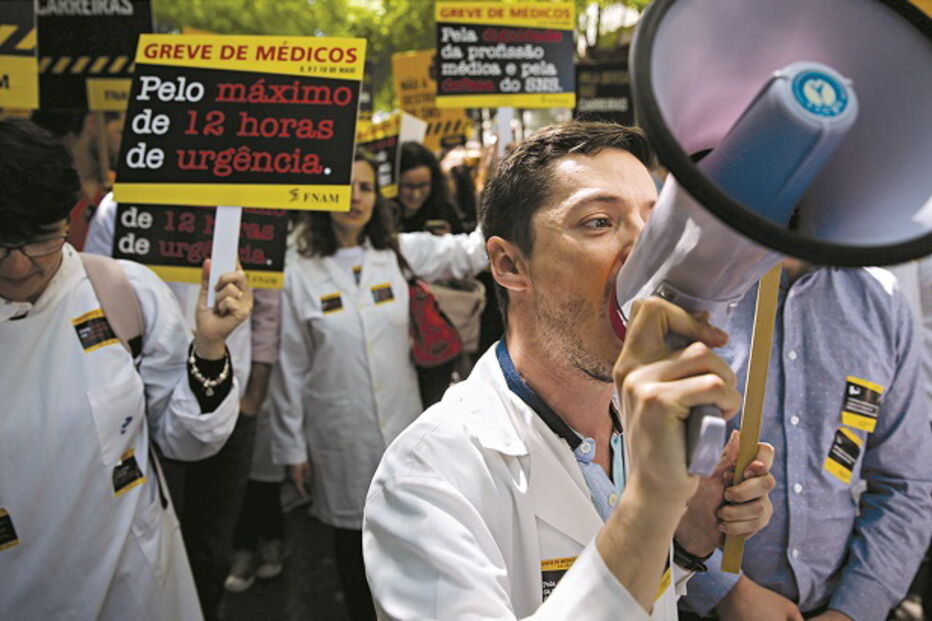 Protesto dos médicos, marcado para as próximas terça e quarta-feira, exige a abertura de concursos públicos na área de forma a estancar fuga para os privados  