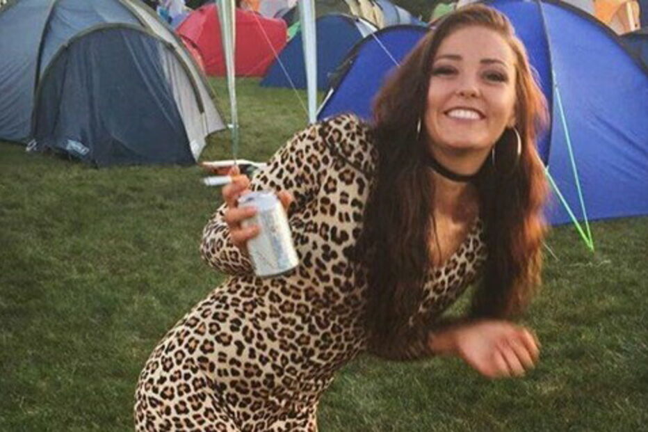 Hope Barden, jovem de 21 anos que morreu asfixiada durante uma atuação para um cliente	