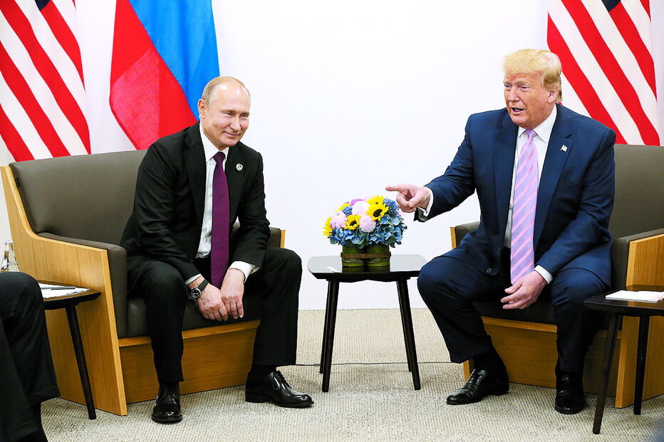Trump fingiu admoestar o presidente russo por este ter tentado manipular as eleições presidenciais de 2016 nos EUA  