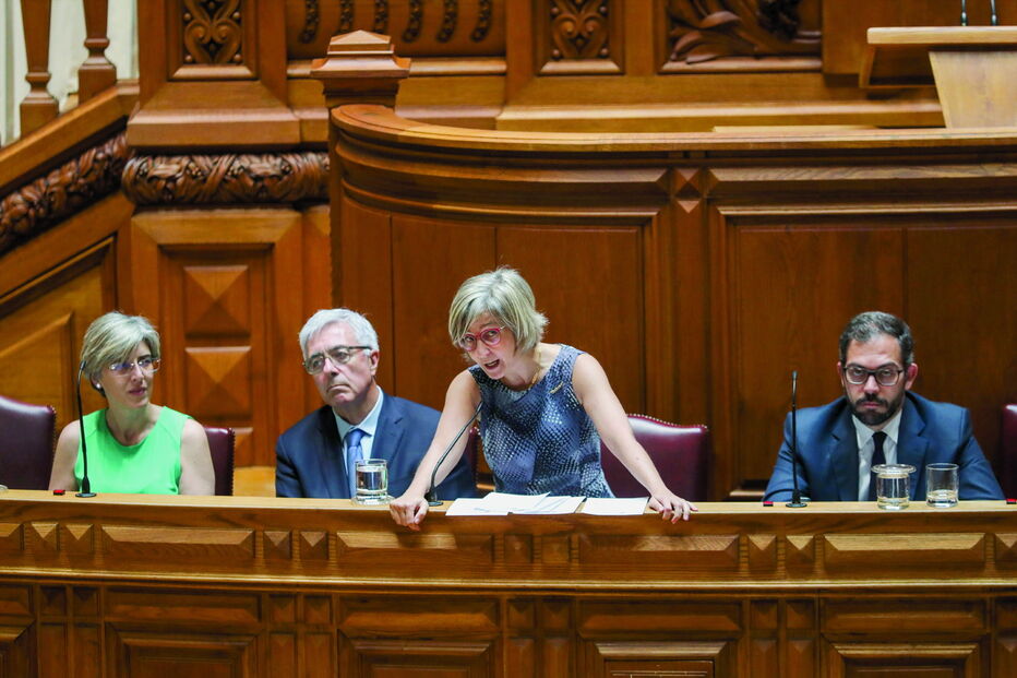 Ministra da Saúde, Marta Temido, terá de contar com o apoio das bancadas mais à esquerda para viabilizar diploma   