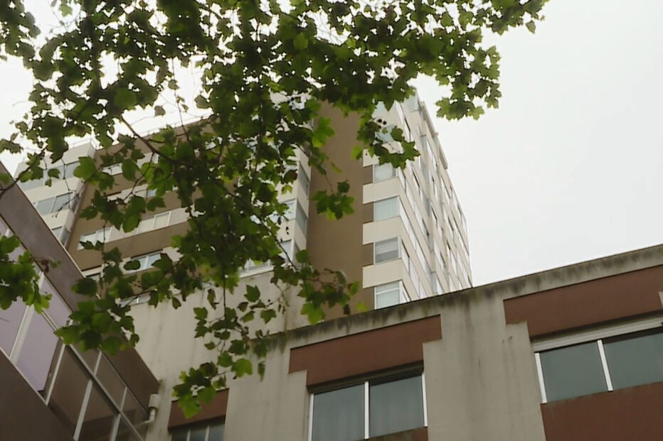  Jovem de 17 anos sobrevive a queda de 16.º andar em prédio na Póvoa de Varzim