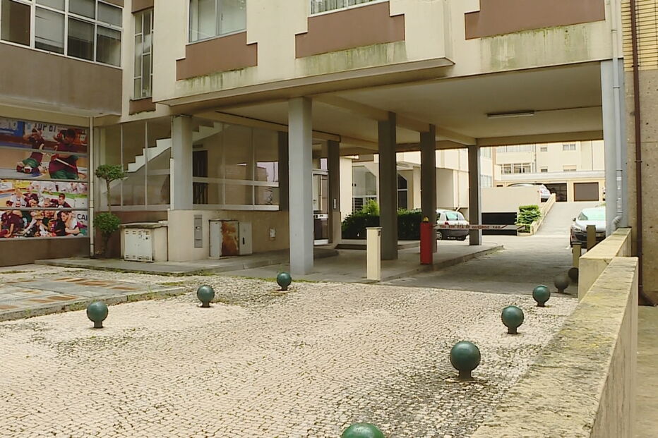  Jovem de 17 anos sobrevive a queda de 16.º andar em prédio na Póvoa de Varzim