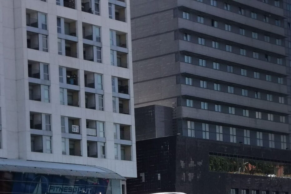 Chamas destroem carro na VCI no Porto junto ao Estádio do Dragão