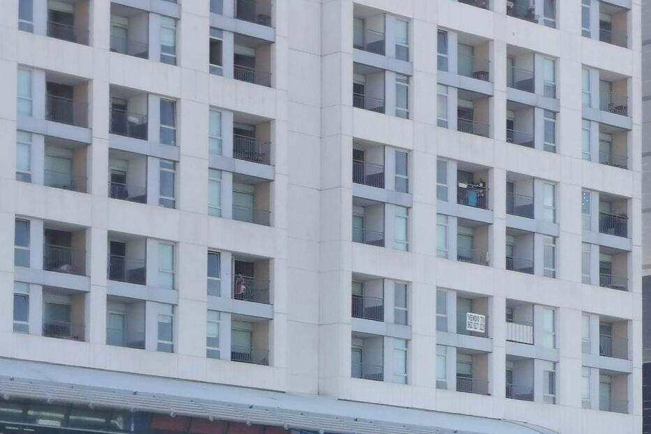 Chamas destroem carro na VCI no Porto junto ao Estádio do Dragão