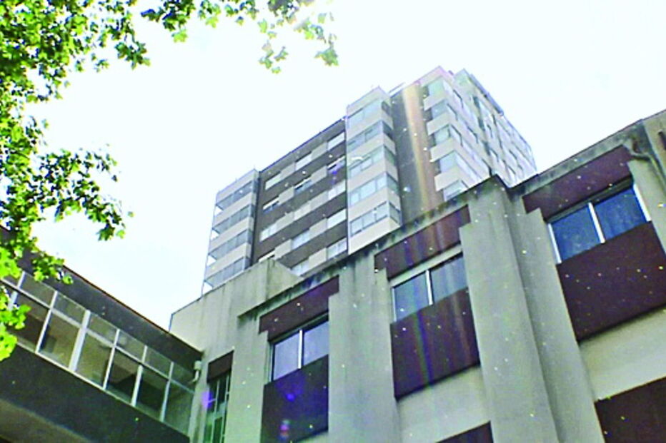 Jovem sobrevive a queda do 16.º andar após noite de festa