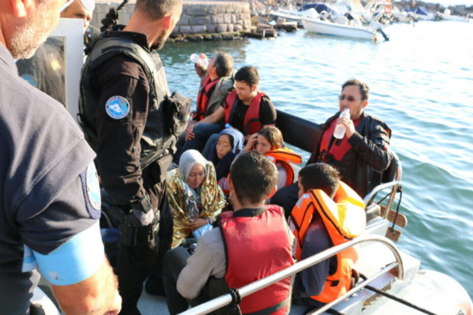 Polícia Marítima portuguesa resgatou 53 migrantes junto à ilha grega de Lesbos