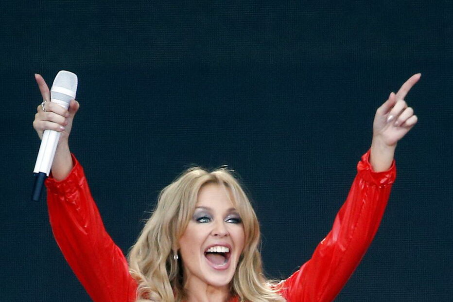 Kylie Minogue encanta fãs em festival 14 anos após batalha contra cancro da mama