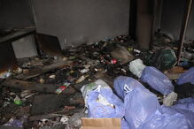 Loja de Vila Real transformada em depósito de lixo