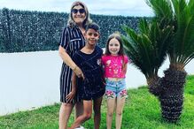 Dolores Aveiro com os netos 