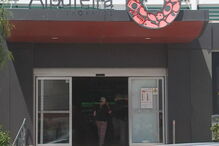 Quatro encapuzados assaltam loja do Albufeira Shopping e fogem a pé