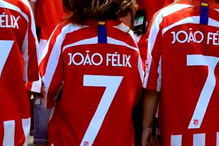 João Félix surpreende crianças sócias do Atlético de Madrid e distribui presentes