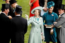 Princesa Anne com a mãe, Rainha Isabel II
