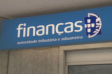 Repartição das Finanças de Cascais com filas de espera de três horas