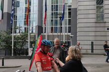 Filipe Gaivão foi recebido por eurodeputados e já partiu de Bruxelas para Lisboa de bicicleta