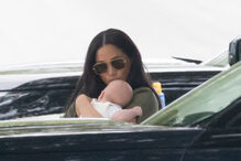 Meghan Markle com o bebé Archie	
