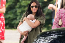 Meghan Markle com o bebé Archie	