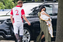 Meghan Markle com o bebé Archie	