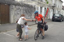 Filipe Gaivão faz a etapa mais longa do desafio de bicicleta a caminho de Paris: 