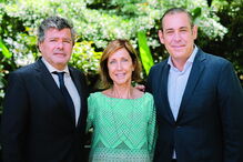 Luís Cabral (à esq.) com Rosa Cullell e Manuel Mirat, novo presidente da Media  Capital