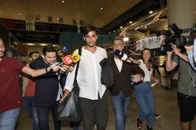 Guarda-redes Mattia Perin chegou a Lisboa para reforçar o Benfica mas não falou