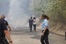 Incêndio junto a habitações em Carnide