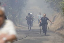 Incêndio junto a habitações em Carnide