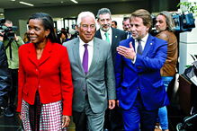 Ministra da Justiça, Francisca Van Dunem, e António Costa com o diretor nacional da PJ, Luís Neves