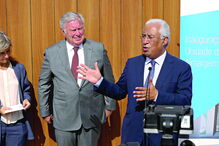 Almargem do Bispo: António Costa (à direita) e o presidente da Câmara de Sintra, Basílio Horta