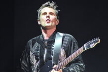 Matt Bellamy - guitarras e voz O líder dos Muse tem 41 anos e nasceu em Cambridge, no Reino Unido. É o vocalista, guitarrista e teclista da banda que formou em 1994, em Devon. É o principal compositor dos Muse, que já se chamaram Rocket Baby Dolls.