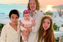 Olivia junto com os irmãos João, David e Sophia 