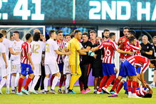 Murros e empurrões levaram às expulsões de Diego Costa e Carvajal  